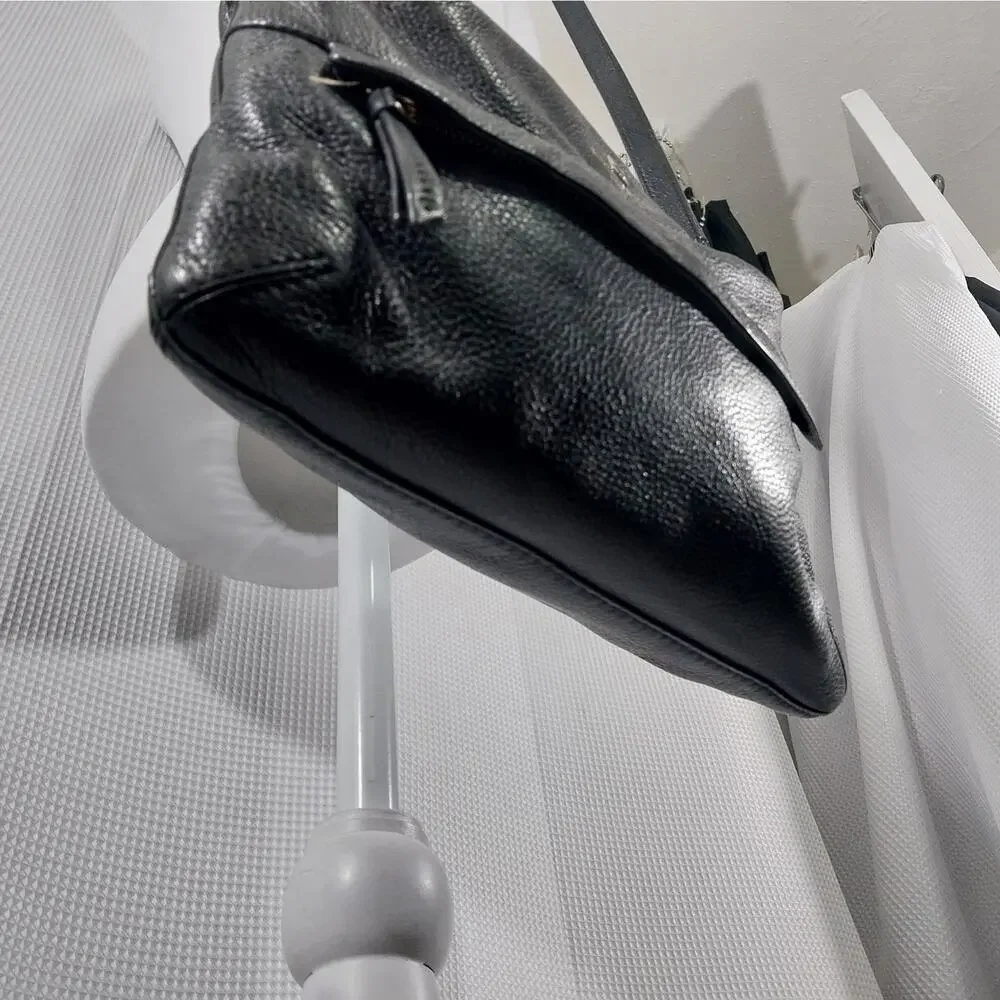 KATE SPADE! BLACK PEBBLED GENUINE LEATHER LOGO FRONT CROSSBODY, SHOULDER BAG!